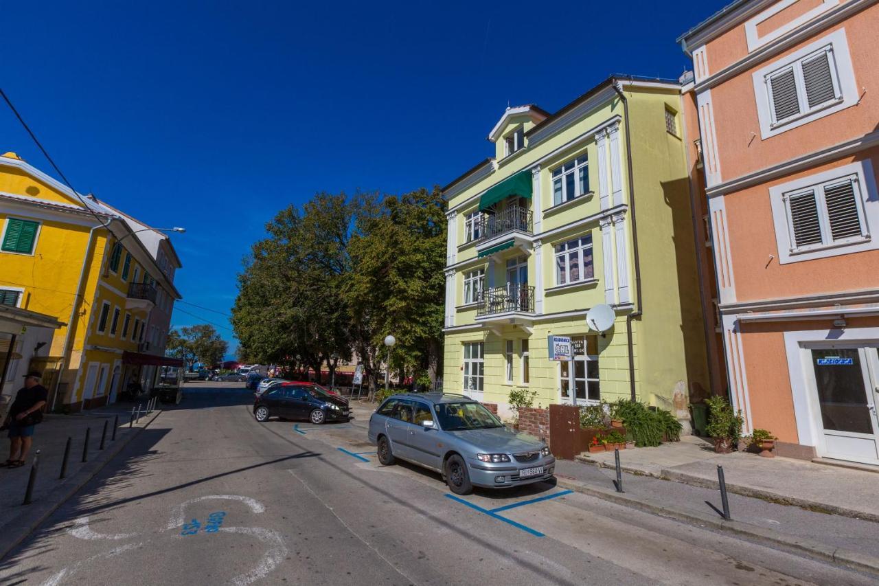 Apartments Villa Katarina Selce Exterior foto
